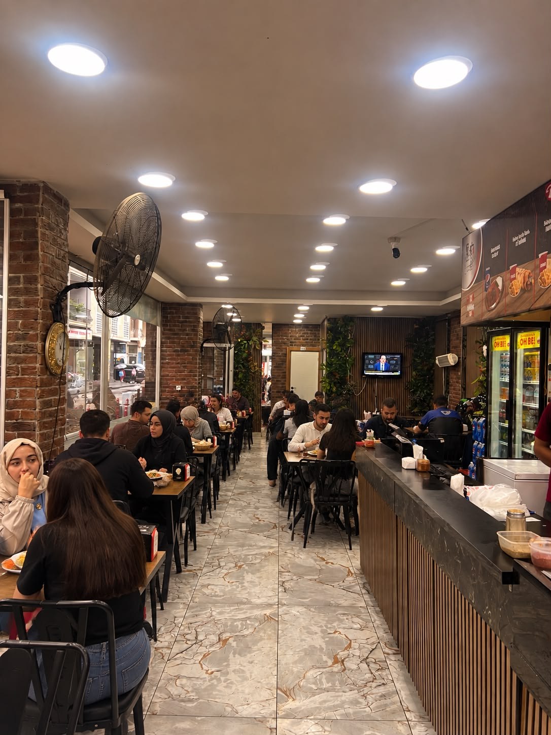Lezzet-i Ala restoran iç mekânı